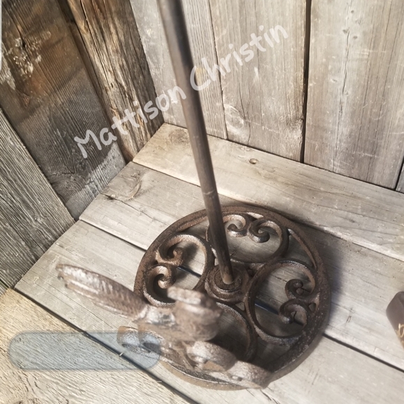 Rooster Cast Iron Paper Towel Holder - Picture 4 of 5